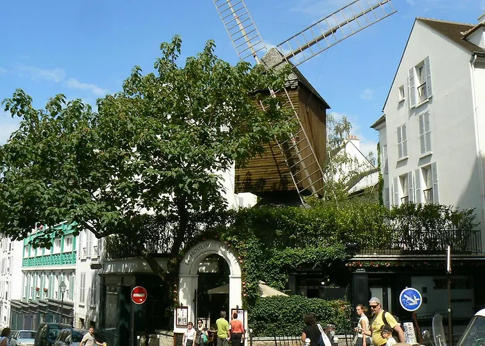 Abbesses Montmartre Apartment